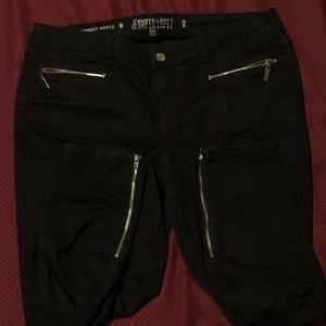 We women’s black Jennifer Lopez ankle pants